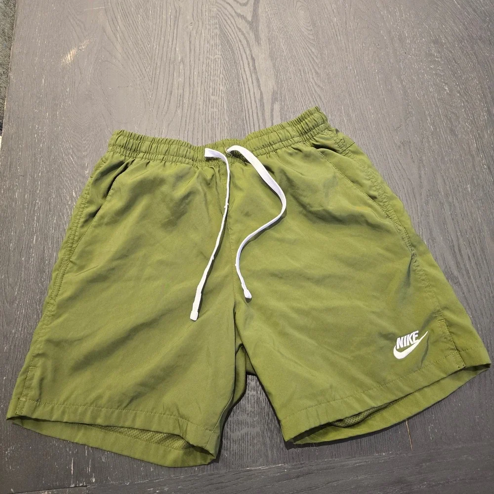 Nike Sportswear Woven Flow Shorts Olive Green Mesh Lined AR2382-326‎ Mens Small